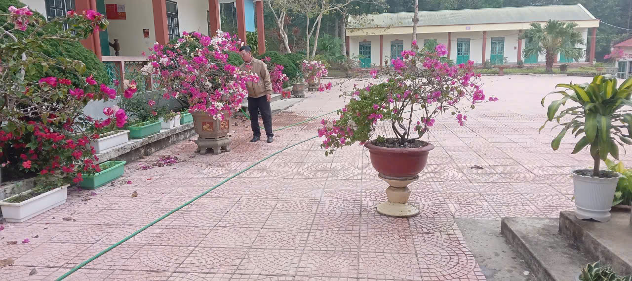 CHUNG TAY XÂY DỰNG TRƯỜNG HỌC "XANH – SẠCH – ĐẸP- AN TOÀN"